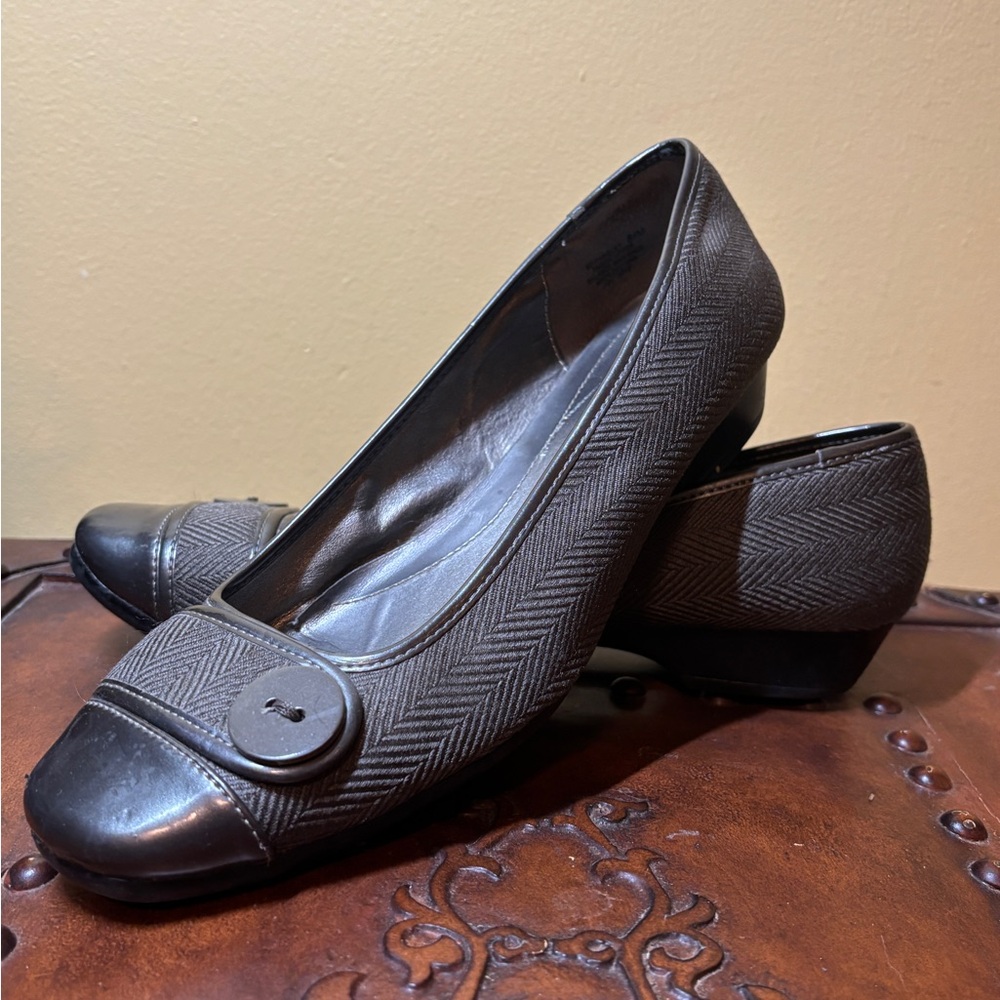 Bandolino Hailey Women’s Flat (size 8.5)